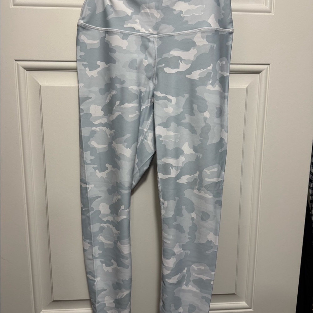 P'tula Women’s Camouflage Leggings - Light Gray
